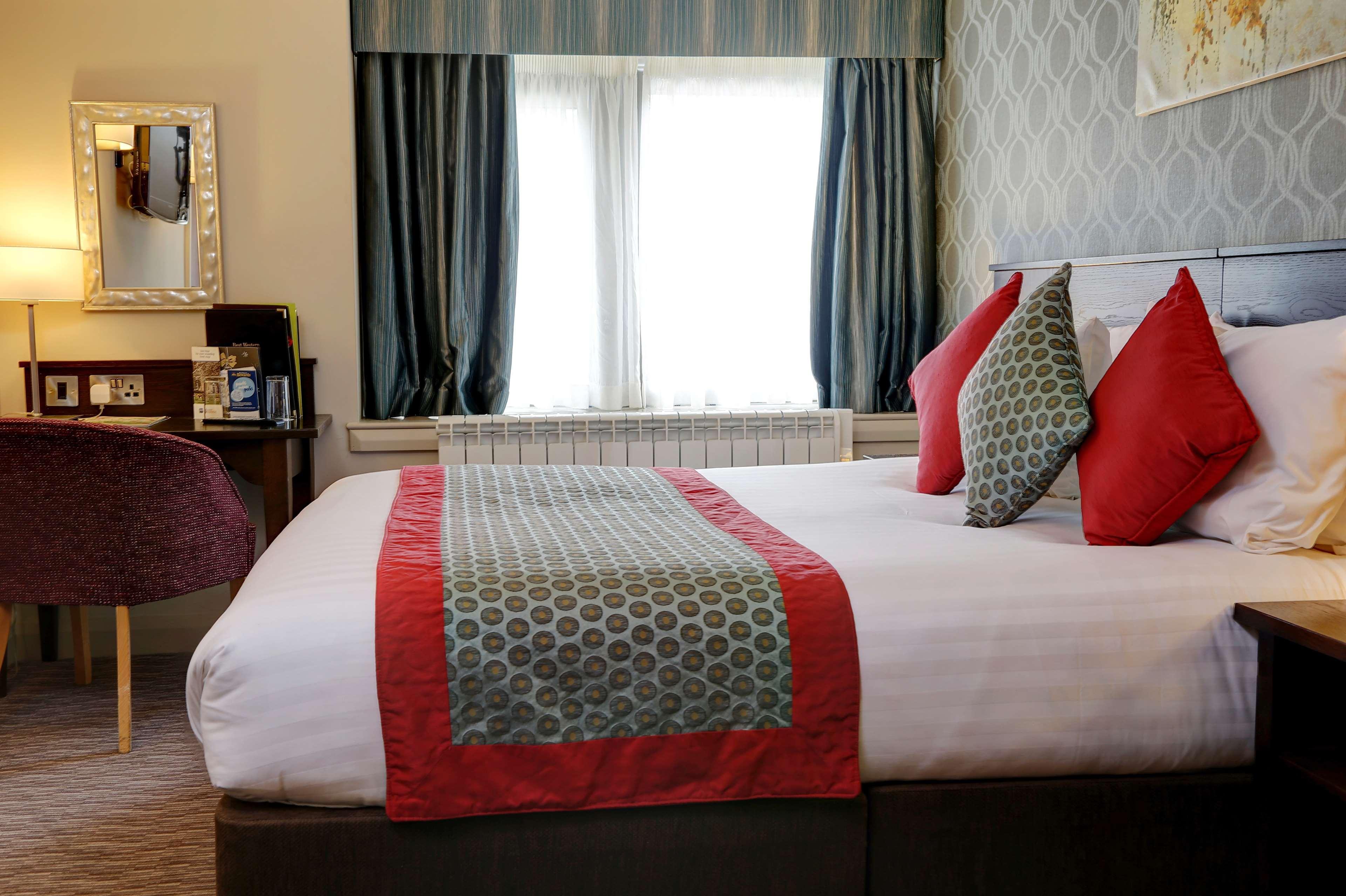 Best Western Plus Pinewood Manchester Airport-Wilmslow Hotel Exterior photo