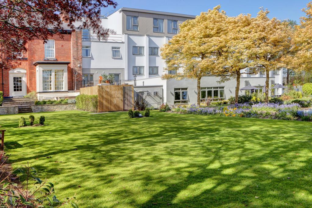 Best Western Plus Pinewood Manchester Airport-Wilmslow Hotel Exterior photo